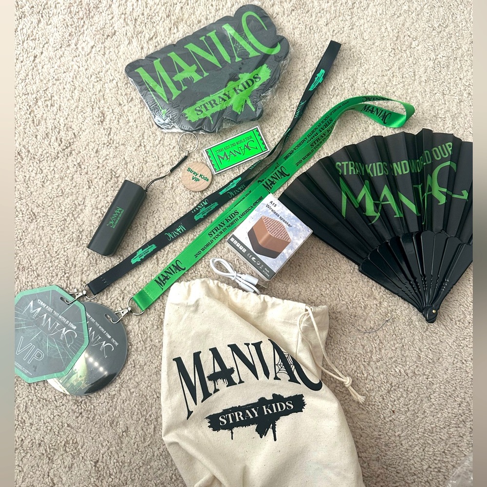 Stray Kids Maniac Tour VIP Gift kit